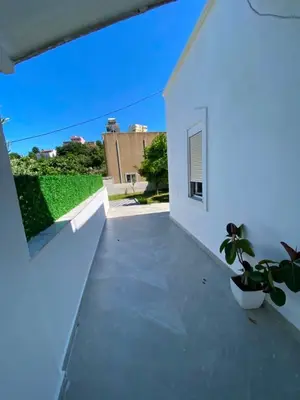 Casa indipendente in vendita a Mauzoleu i Dëshmorëve dhe Salla e Relikeve të Luftës, Durazzo, 390 m². Foto 2 di 11