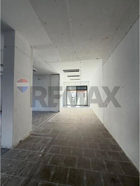 Negozio in affitto a Rruga Him Kolli, Tirana, 410 m²