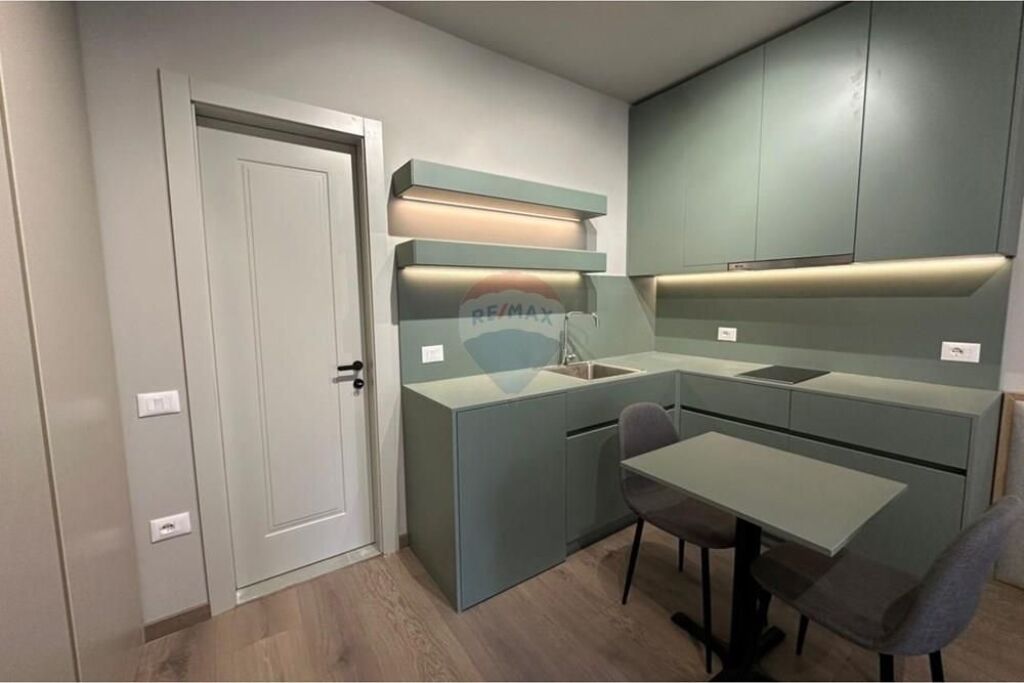 Apartment for sale in Stacioni i Trenit, Tirana, 95 m²