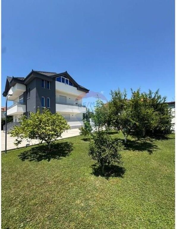 Villa for rent in Kashar, Tirana, 370 m². Photo 1 of 3
