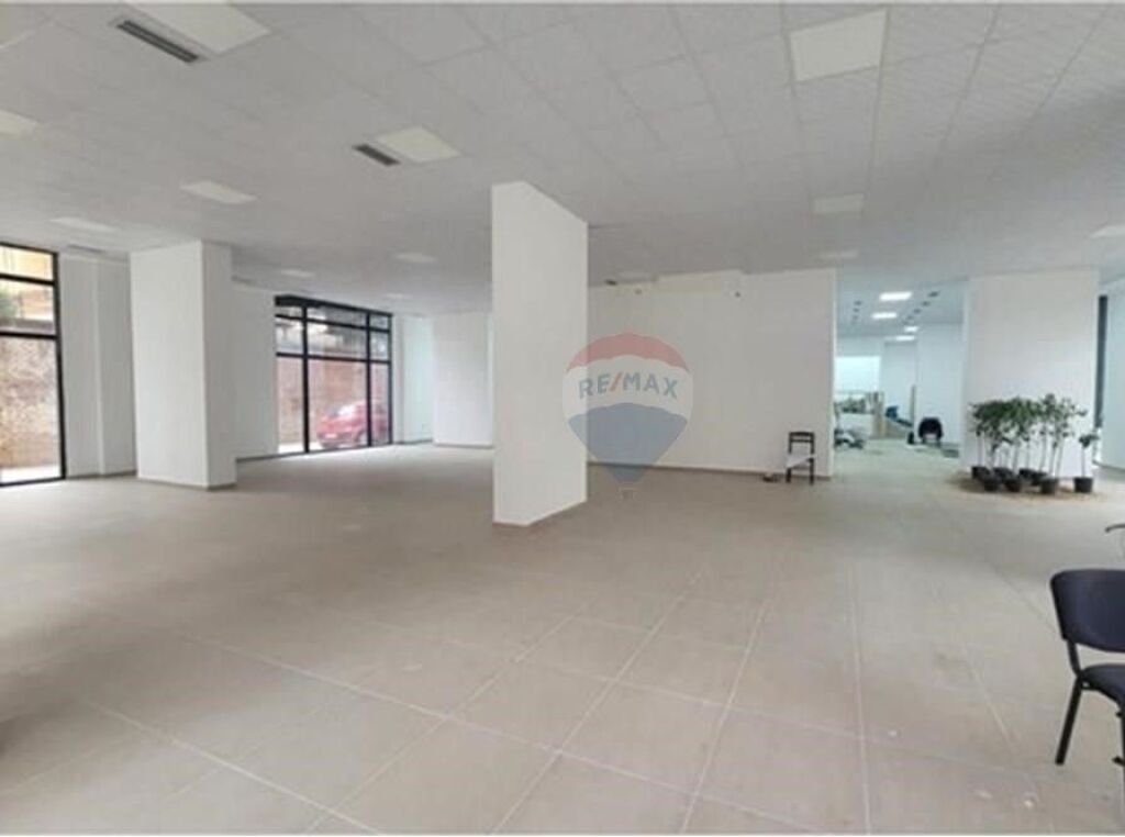 Shop for sale in Rruga e Barrikadave, Tirana, 418 m². Photo 3 of 3