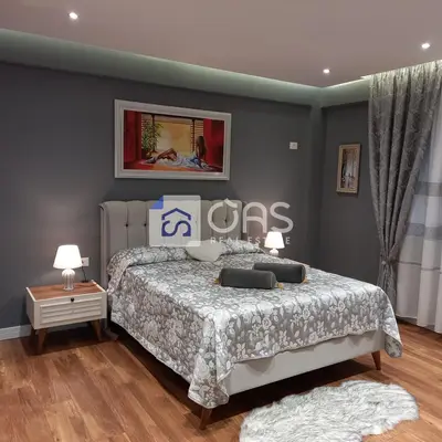 Apartament 1+1 me qera në Blloku, Tiranë, 70 m². Foto 2 nga 10