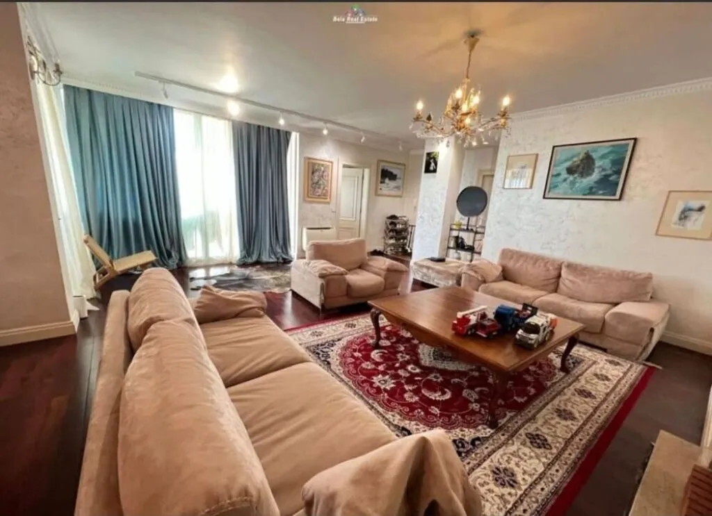 Apartament 3+1 në shitje në Bulevardi Zogu I, Tiranë, 209 m². Foto 1 nga 5