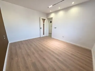 Ufficio in affitto a Sheshi Willson, Tirana, 60 m². Foto 2 di 6