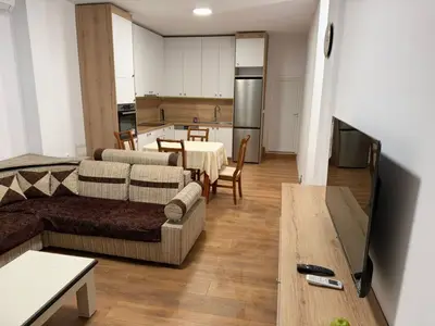 Apartament 2+1 me qera në Uzina autotraktorve, Tiranë, 87 m². Foto 2 nga 8
