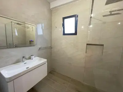 Apartament 2+1 me qera në Rruga Lef Sallata, Vlorë, 100 m². Foto 11 nga 12