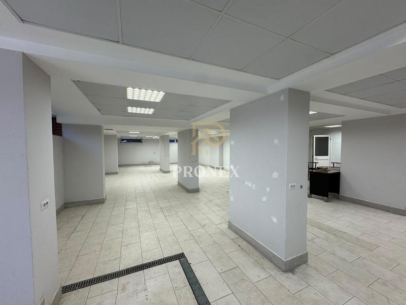 Commercial space for rent in Rruga Hysen Kertusha, Durrës, 196 m²
