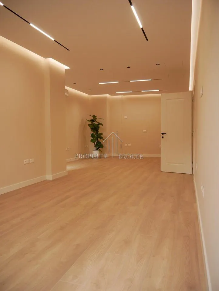 Ambient biznesi me qera në Stadiumi Air Albania, Tiranë, 131 m². Foto 1 nga 9
