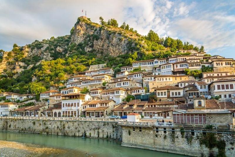 Casa indipendente in vendita a Rruga Tafil Skëndo, Berat, 350 m²