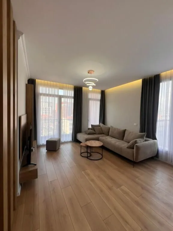 Apartament 1+1 me qera në Rruga Jordan Misja, Tiranë, 70 m². Foto 1 nga 10