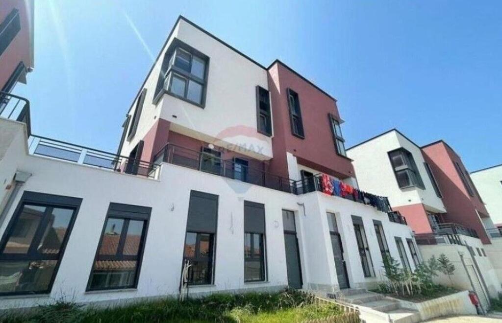 Villa for sale in Kombinat, Tirana, 213 m²