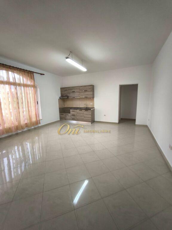 Apartament 1+1 me qera në Kodra e Priftit, Tiranë, 70 m². Foto 2 nga 4