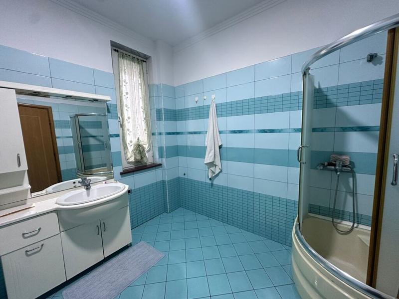 Apartament 2+1 me qera në Rruga Myslym Keta, Tiranë, 140 m². Foto 5 nga 6