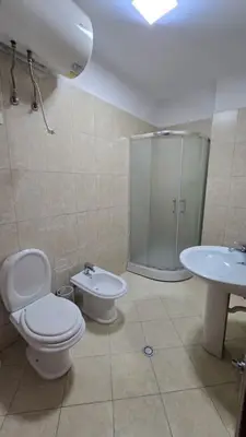 Appartamento 2+1 in affitto a Globe, Tirana, 100 m². Foto 4 di 6