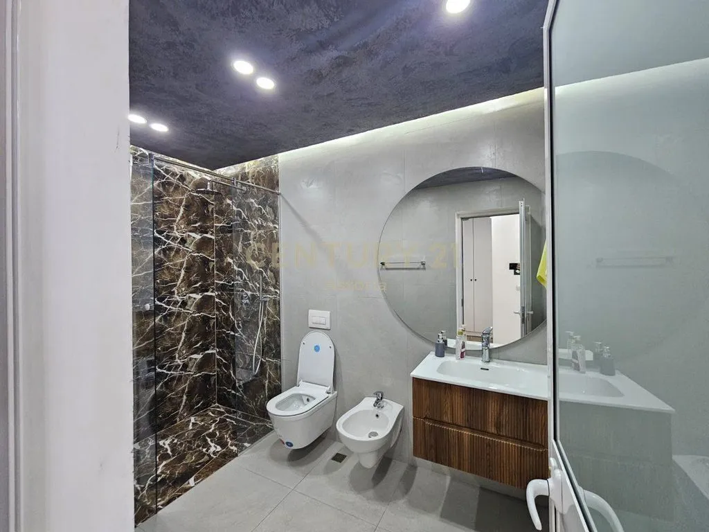 Apartament 1+1 me qera në Rruga e Kavajës, Tiranë, 75 m². Foto 1 nga 8