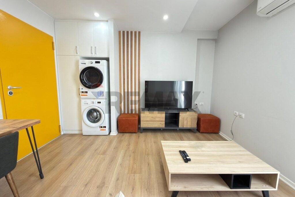 Apartment for sale in 21 Dhjetori, Tirana, 49 m²