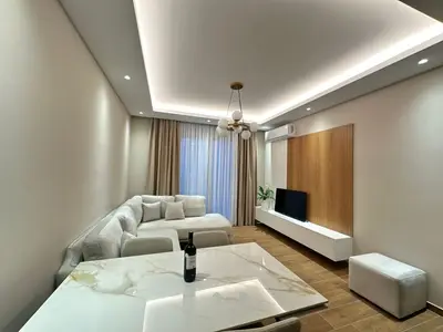 Apartament me qera në Rr. Pelivan Leskaj, Vlorë, 70 m². Foto 1 nga 10