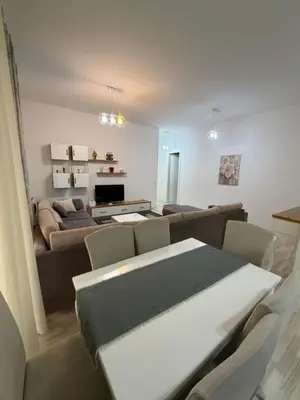 Apartament 2+1 me qera në Kompleksi Delijorgji, Tiranë, 110 m². Foto 2 nga 8