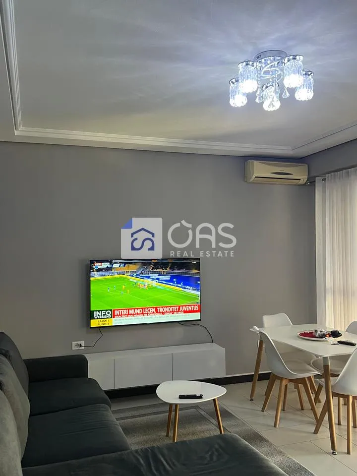 Apartament 1+1 me qera në Kompleksi Delijorgji, Tiranë, 70 m². Foto 1 nga 6