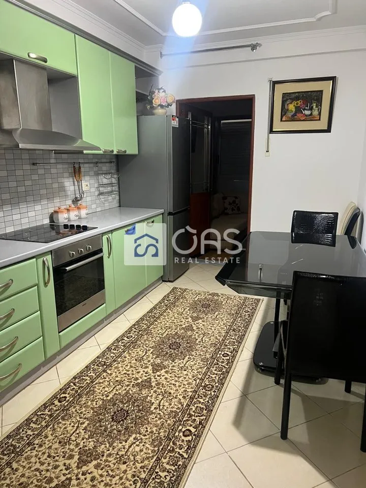 Apartament 2+1 me qera në Rruga e Kavajës, Tiranë, 80 m². Foto 1 nga 8