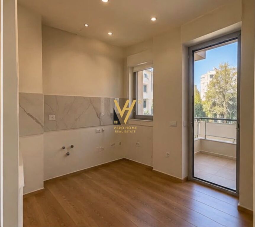 Ambient biznesi me qera në Rruga Muhamet Gjollesha, Tiranë, 60 m². Foto 2 nga 2