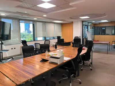 Ufficio in affitto a Bulevardi Deshmoret e Kombit, Tirana, 228 m². Foto 3 di 7