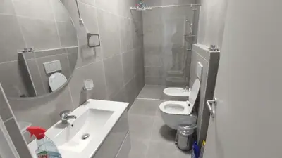 Apartament 2+1 me qera në Xhamia e Tabakeve, Tiranë, 115 m². Foto 10 nga 11