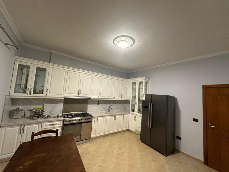 Vilë me qera në Rruga Idriz Shaba, Tiranë, 500 m². Foto 2 nga 10