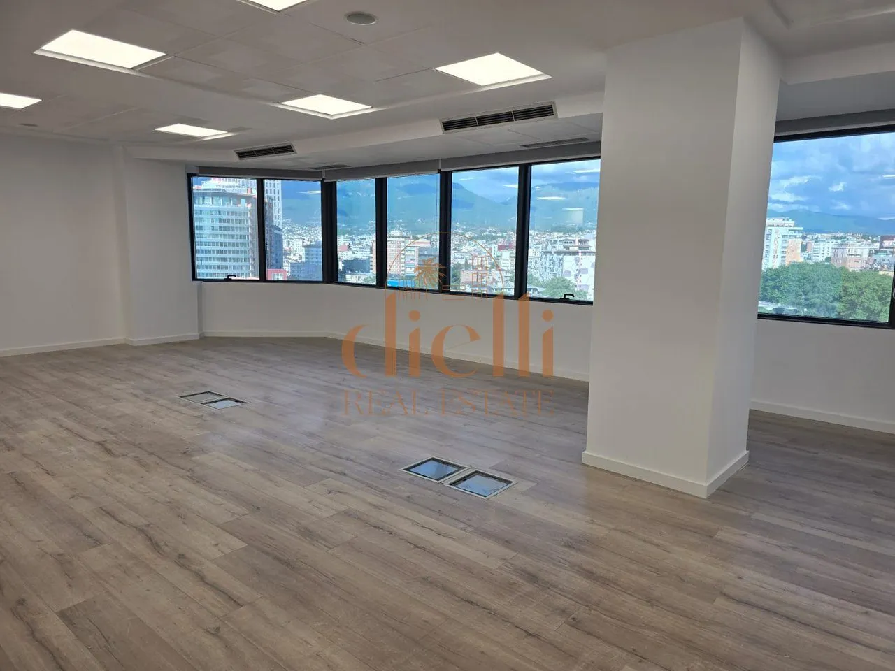 Zyrë me qera në Bulevardi Deshmoret e Kombit, Tiranë, 118 m². Foto 1 nga 10