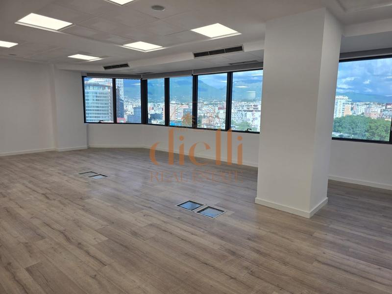 Ufficio in affitto a Bulevardi Deshmoret e Kombit, Tirana, 118 m²