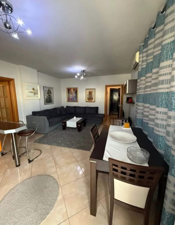 Apartament 2+1 me qera në Rruga Irfan Tomini, Tiranë, 90 m². Foto 1 nga 3