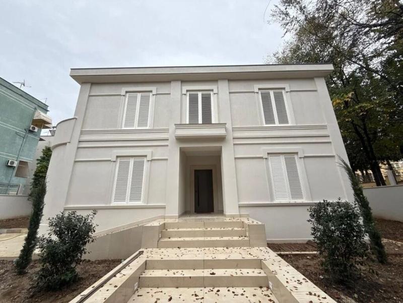 Vilë me qera në Rruga e Elbasanit, Tiranë, 400 m²