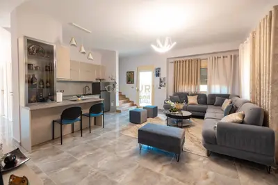 House 2+1 for sale in Tragjas, Vlorë, 318 m². Photo 5 of 12