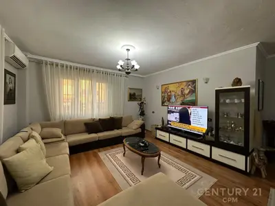 Apartament 3+1 në shitje në Rruga Muhamet Gjollesha, Tiranë, 137 m². Foto 3 nga 12