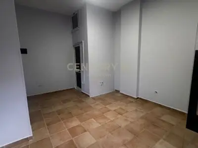 Ambient biznesi me qera në Rruga Fortuzi, Tiranë, 28 m². Foto 8 nga 8