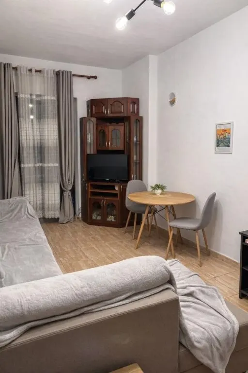 Appartamento 1+1 in affitto ad Astir, Tirana, 65 m²