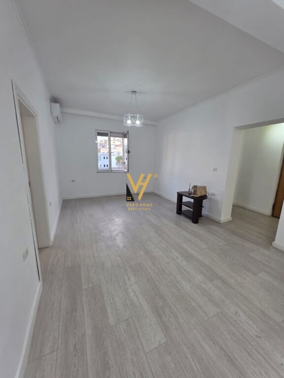 Zyrë me qera në 21 Dhjetori, Tiranë, 115 m². Foto 1 nga 3