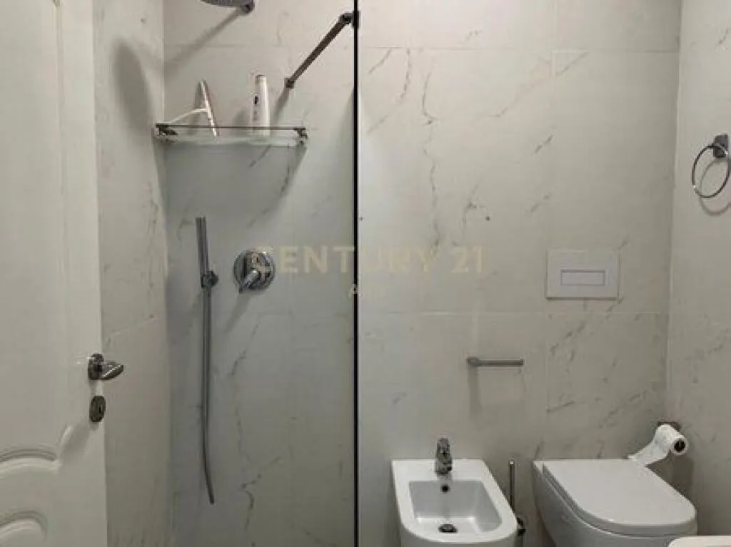 Apartament 2+1 në shitje në Rruga Hoxha Tahsim, Tiranë, 116 m². Foto 1 nga 12