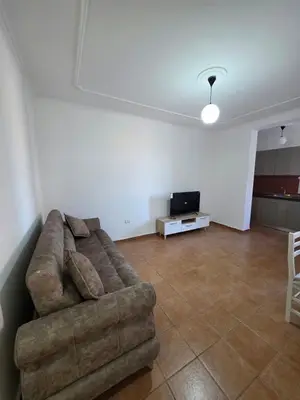 Apartament 1+1 me qera në Stadiumi Dinamo, Tiranë, 55 m². Foto 2 nga 8