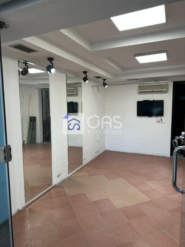 Negozio in affitto a Brryli, Tirana, 35 m²