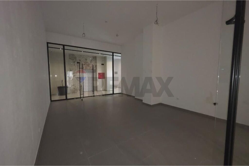 Shop for rent in Rruga e Kavajës, Tirana, 62 m². Photo 3 of 3
