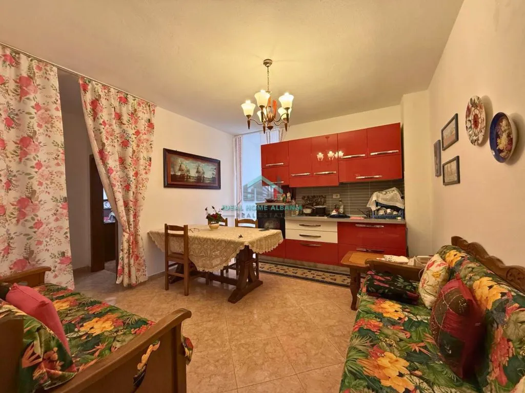 Apartament 1+1 në shitje në Shkolla 9 vjeçare Publike Ismail Qemali, Vlorë, 73 m². Foto 1 nga 5