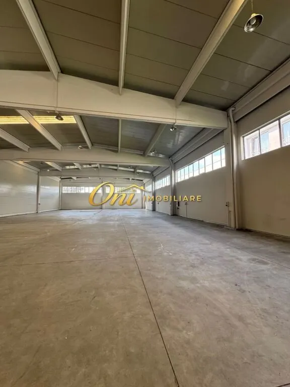 Warehouse for rent in Durrës, 1,100 m². Photo 1 of 6