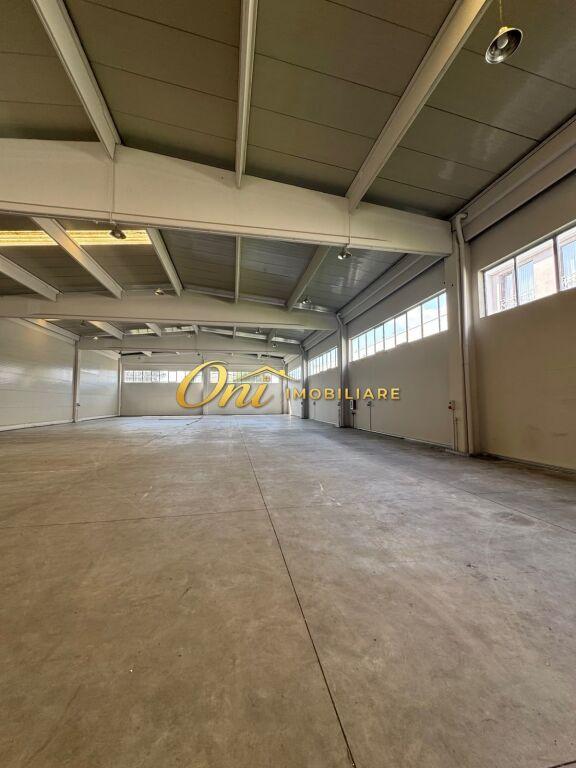 Magazinë me qera në Pllaka Kotarja (Autostrada Tiranë-Durrës), Durrës, 1 100 m²