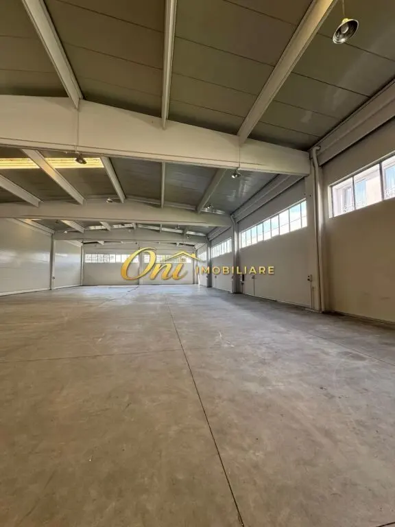Magazzino in affitto a Durazzo, 1.100 m²