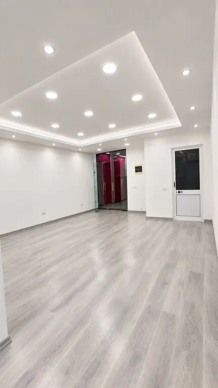Locale commerciale in affitto ad Ish Ekspozita, Tirana, 40 m². Foto 1 di 3