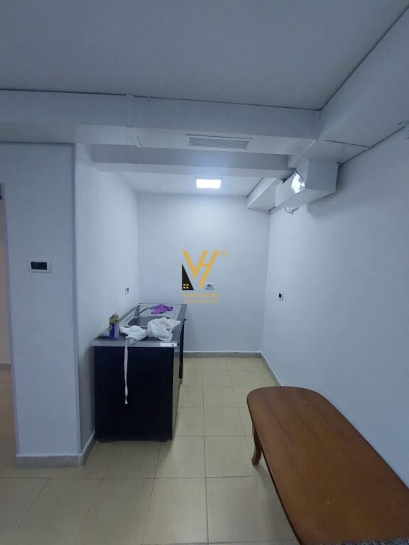 Apartament 2+1 me qera në Bulevardi Zogu I, Tiranë, 75 m². Foto 2 nga 3