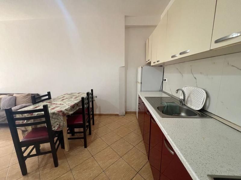 Apartament 2+1 me qera në Rruga Rrota e Kuqe, Durrës, 80 m². Foto 3 nga 9