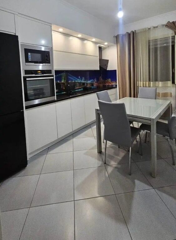 Appartamento 1+1 in affitto a Globe, Tirana, 85 m². Foto 2 di 3