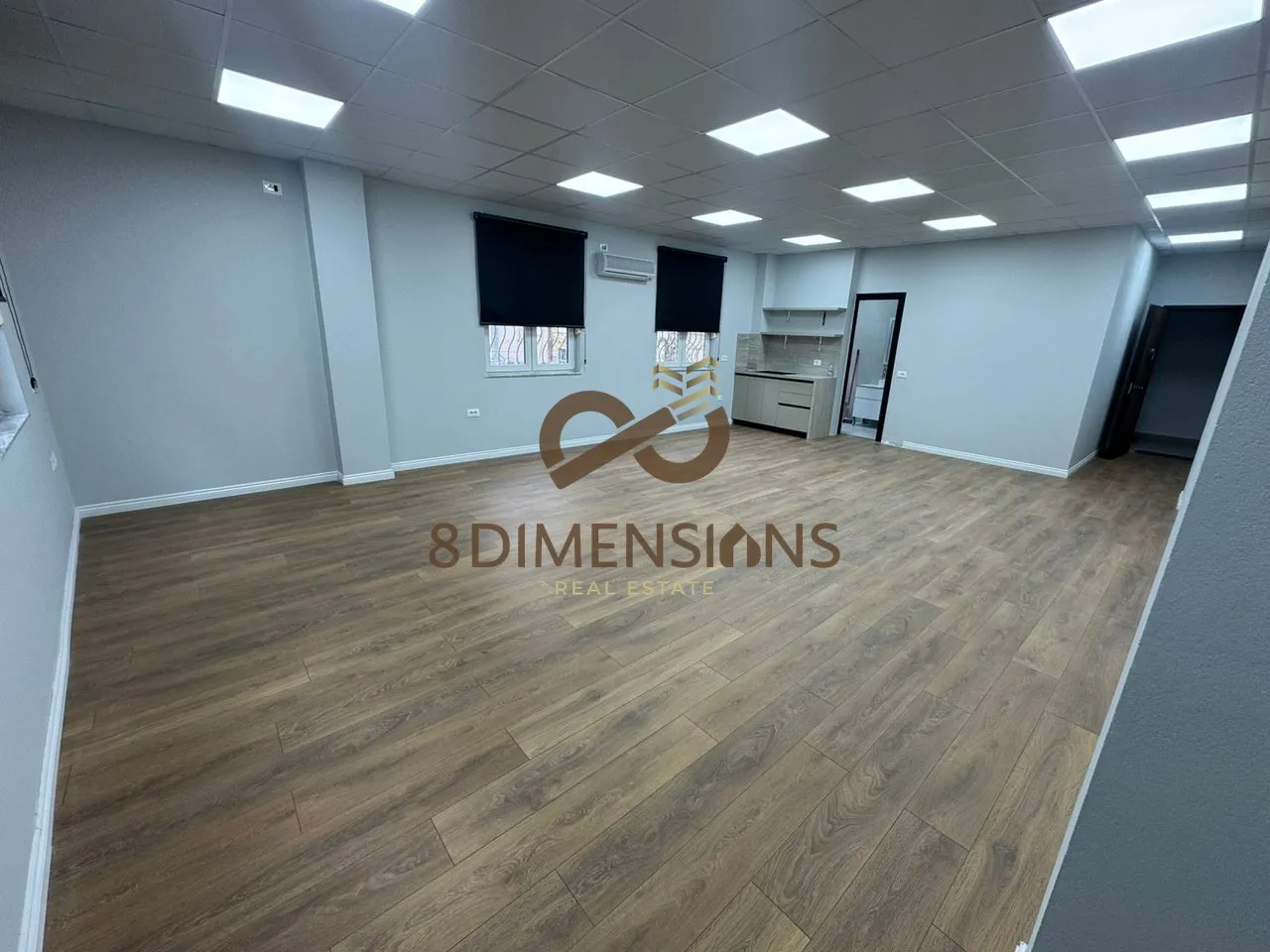 Dyqan me qera në Sheshi Skënderbej, Tiranë, 68 m². Foto 1 nga 3
